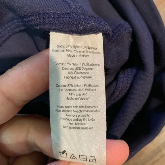 ALO 🔴 High Waisted Moto legging - Picture 8 of 9